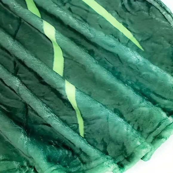 🔴SOLD🔴 Large Monstera Leaf Soft Flannel Throw Blanket - Picture 5 of 5